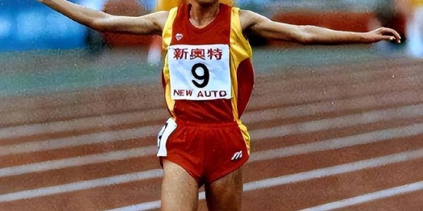 开云体育下载-退役后移居美国，3个孩子3个爹，52岁“东方神鹿”王军霞现在还好吗|长跑|金牌|奥运会|黄天文|世界冠军_新浪体育_新浪新闻