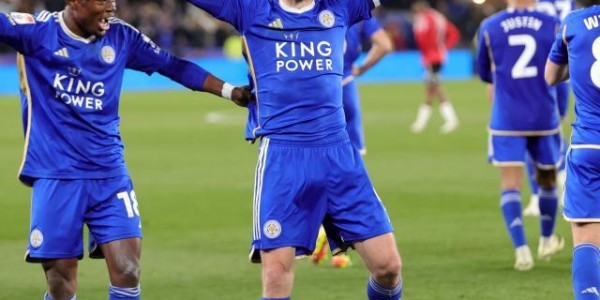 开云体育官网-【早报】在争冠和帮死敌保级面前，果断选择后者