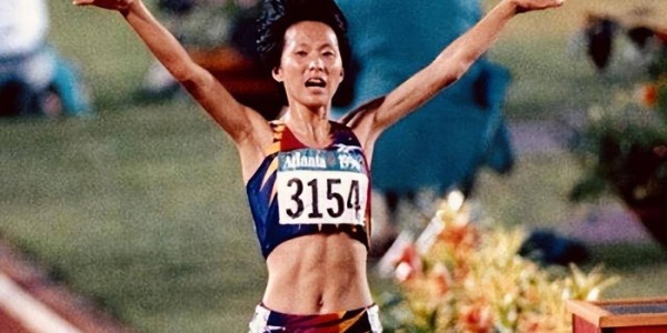 开云体育下载-退役后移居美国，3个孩子3个爹，52岁“东方神鹿”王军霞现在还好吗|长跑|金牌|奥运会|黄天文|世界冠军_新浪体育_新浪新闻